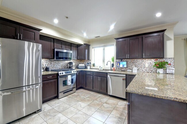 Building Photo - 1625 Paterson Plank Rd