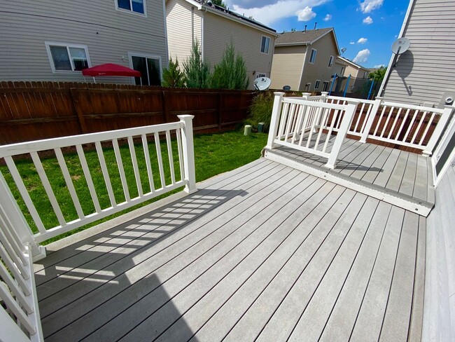 Building Photo - Beautiful South Lakewood Home with Updates, Space & Convenience! Available 8/10/2026