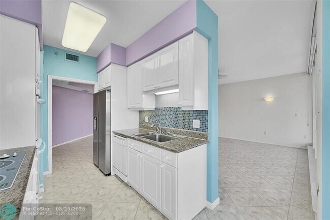 Building Photo - 6001 N Ocean Dr