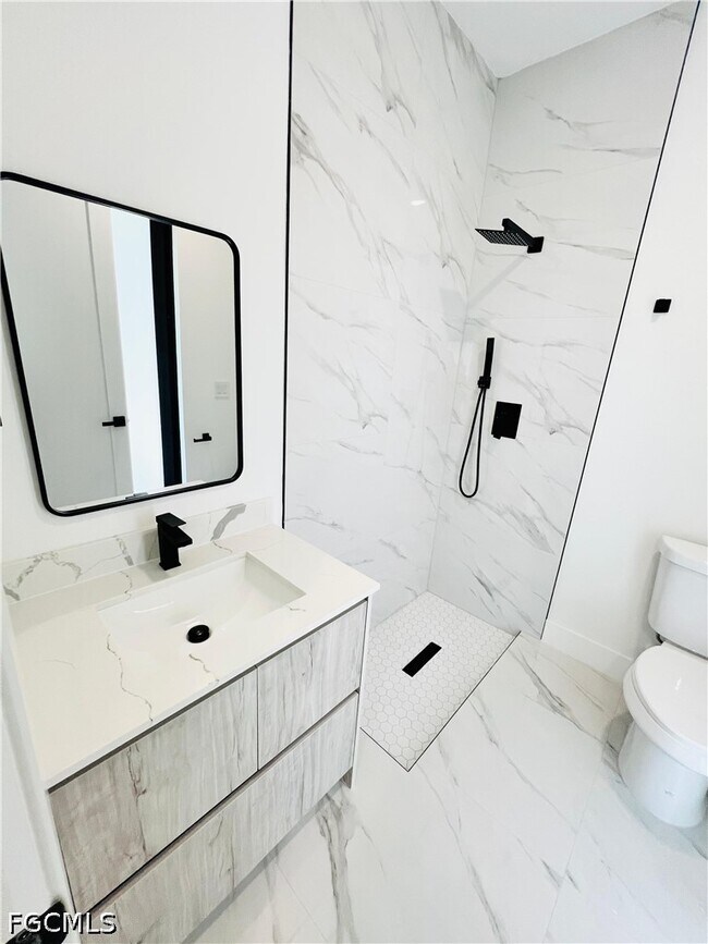 Building Photo - 1422 NE 20th St