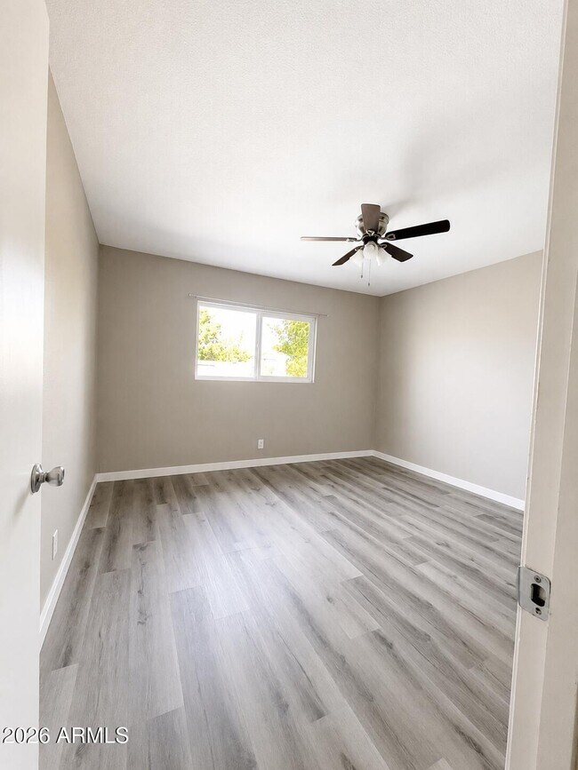 Building Photo - 2433 S Evergreen Rd
