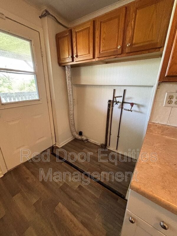 Building Photo - 403 1/2 W Wheeling St