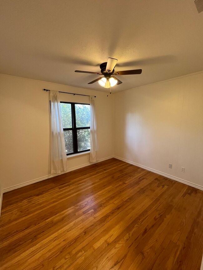 Building Photo - 419 Shannon Lee St
