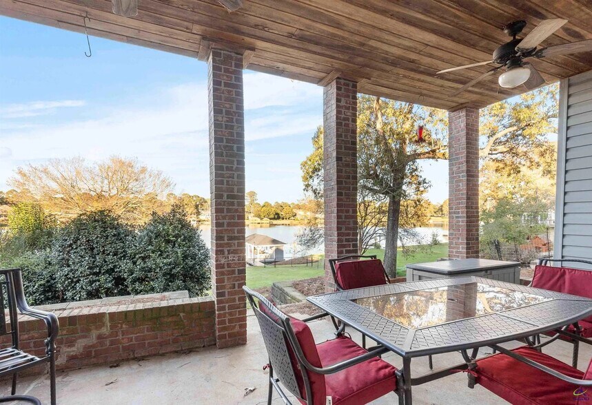 Building Photo - 154 Mossland Dr