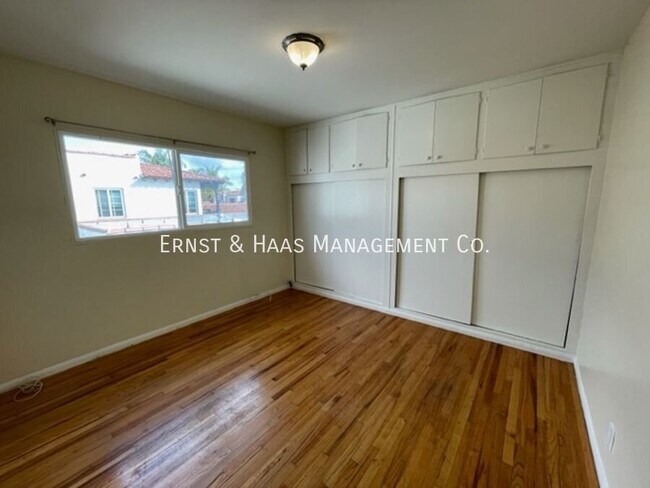 Building Photo - 159 Roycroft Ave