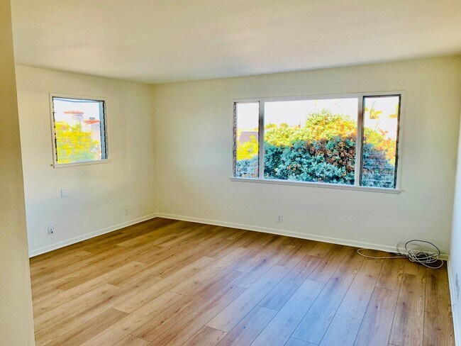 Building Photo - SCH217