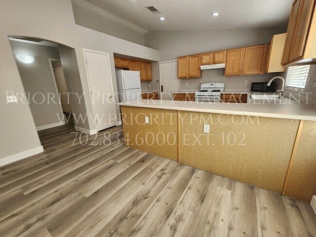 Building Photo - Northwest SINGLE STORY !   3 Bed/2 Bath