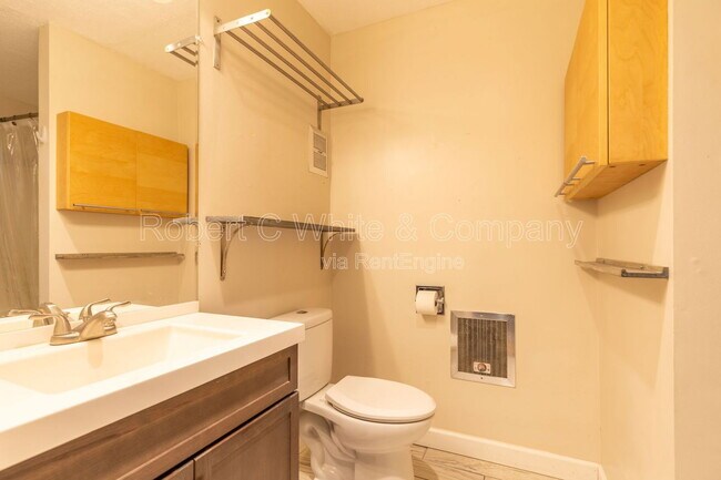 Building Photo - 7 F Country Squire Dr