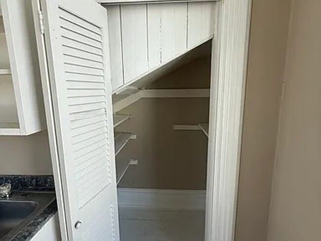 Building Photo - 223 Bates Ave