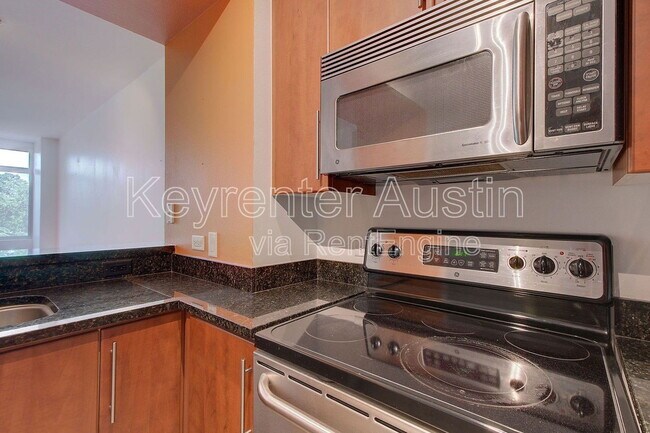 Building Photo - 54 Rainey St