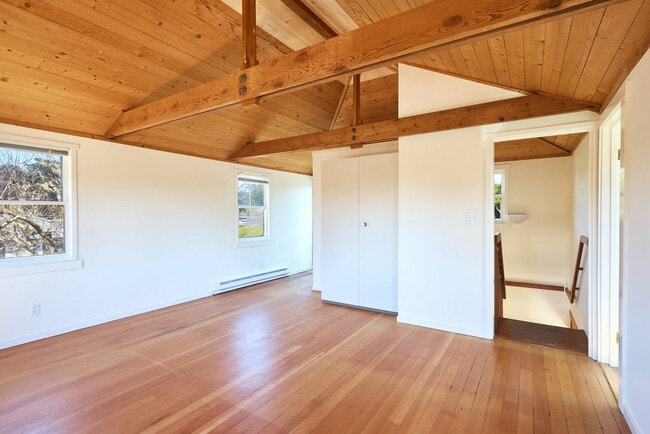 Building Photo - 166 Cedar Rd