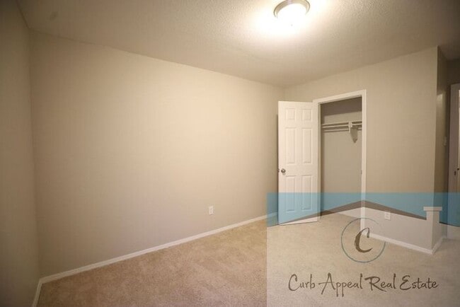 Building Photo - Beautiful 3 bed / 2 bath home with fenced back yard - Nettleton!!