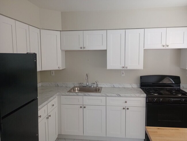 Building Photo - 9725 Medford Dr