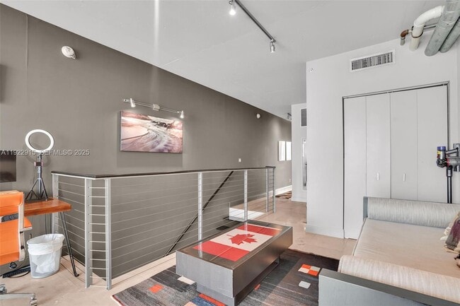 Building Photo - 690 SW 1st Ct