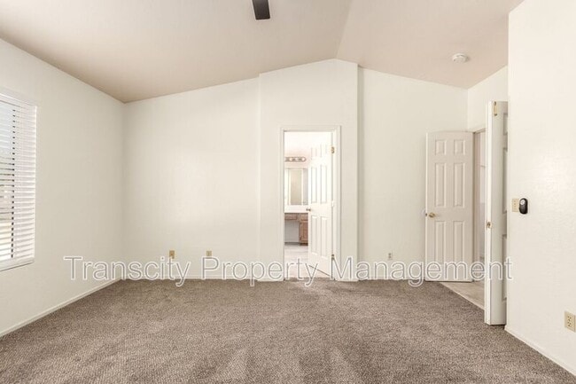 Building Photo - 3722 E Long Lake Rd