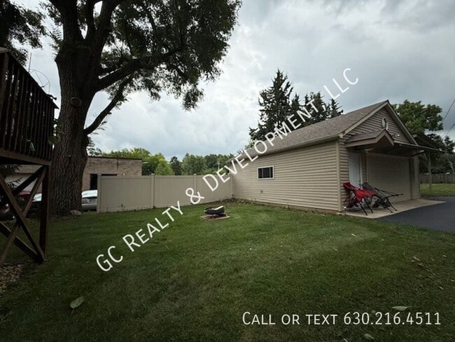 Building Photo - 2317 Maple Ave