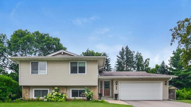 Building Photo - Special One In E 116th St Available Now.