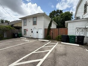 Building Photo - 1308 Genova St