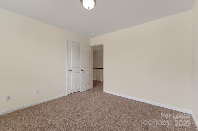 Building Photo - 1818 Fleetwood Dr
