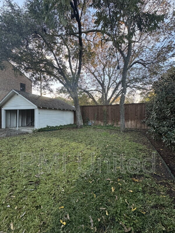 Building Photo - 4057 W 7th St