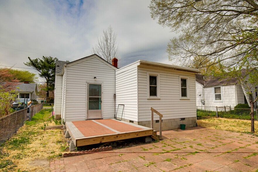 Building Photo - 5309 Gillespie Ave