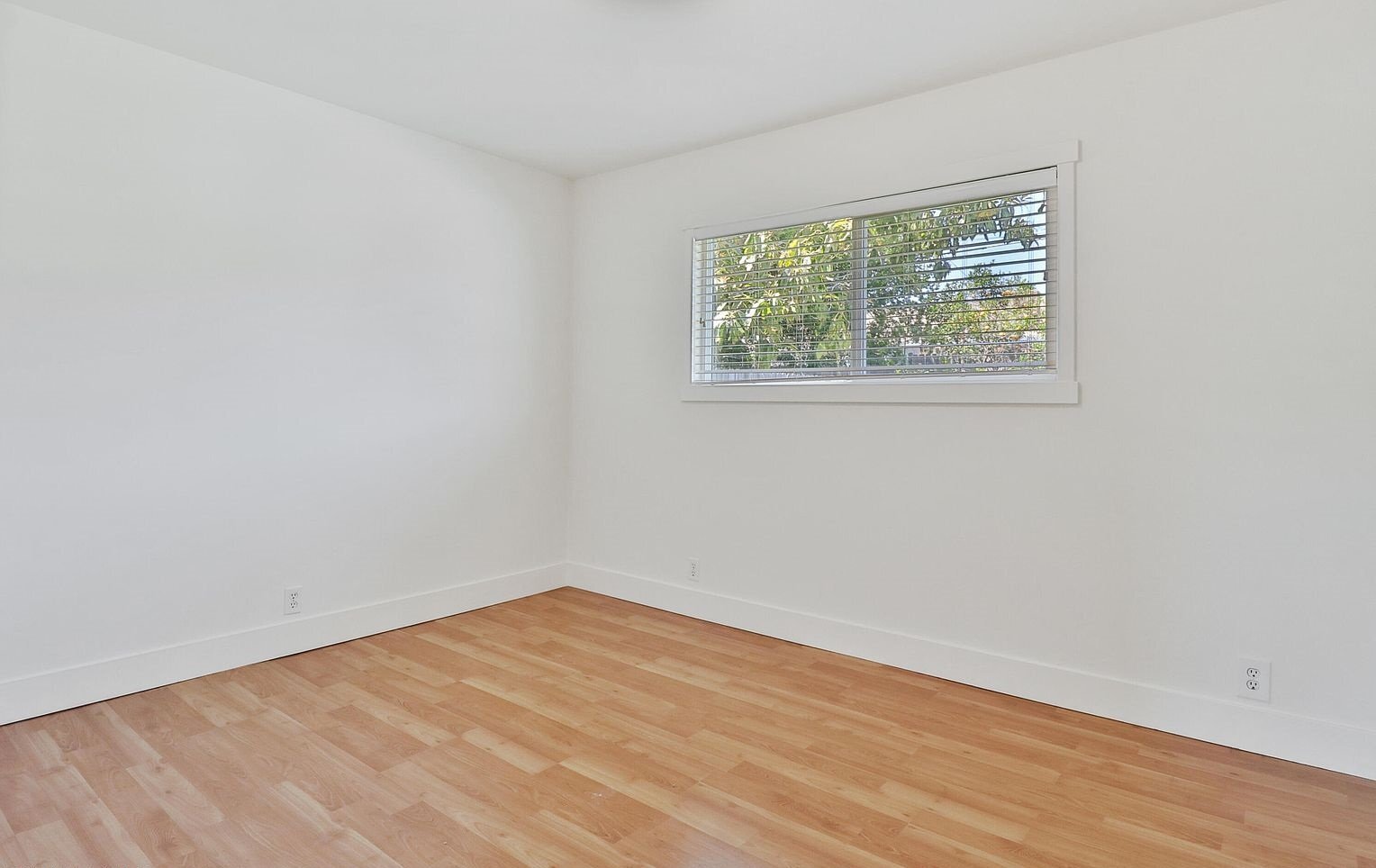 Building Photo - 1917 Hobart Dr