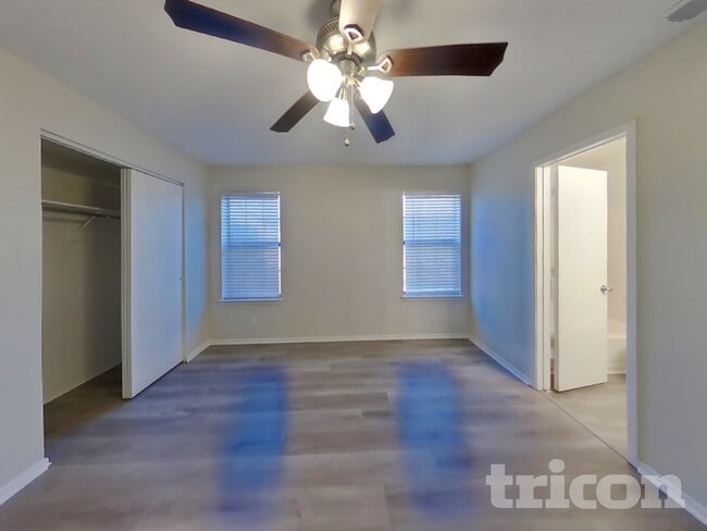 Building Photo - 820 Oak Grove Ln