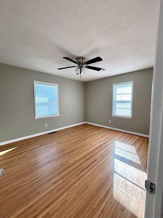 Building Photo - Stunning and Bright home in the heart of the Rose District