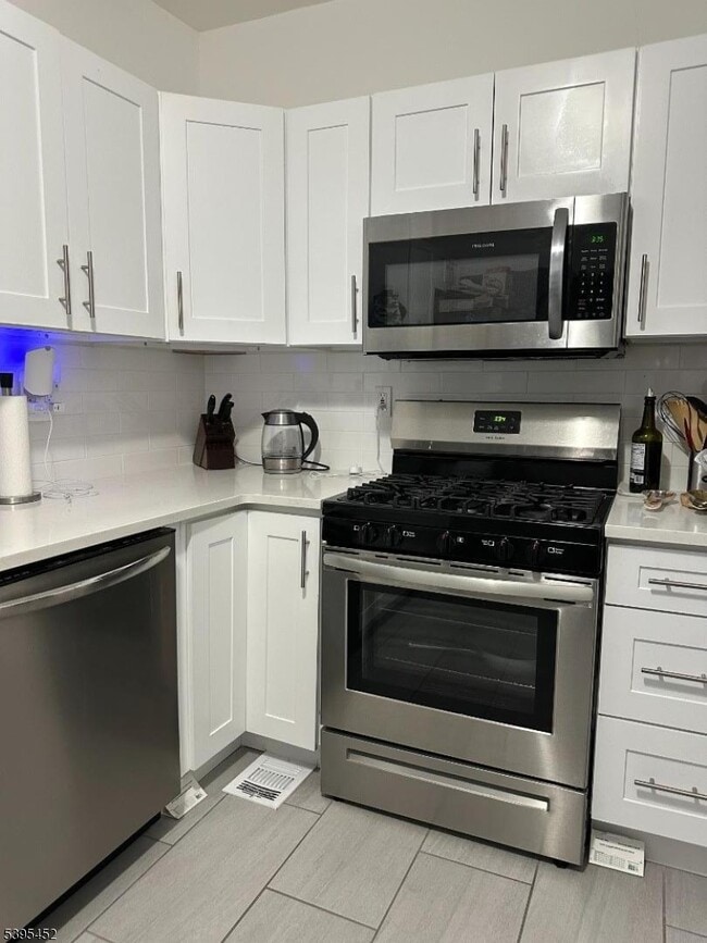 Building Photo - 112 Pompton Ave