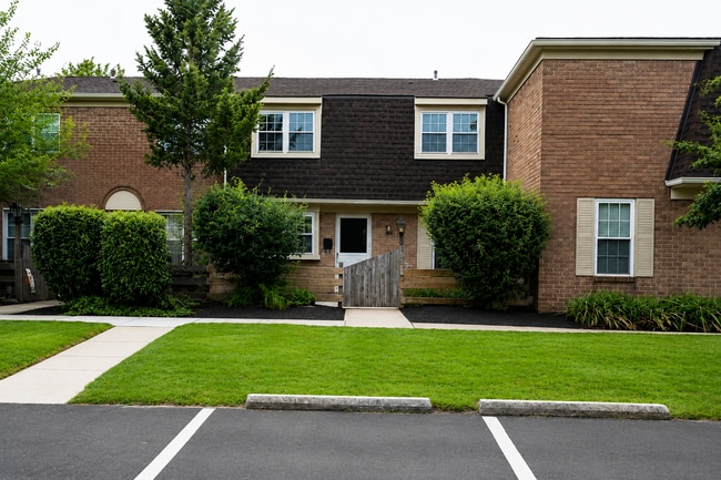 Building Photo - 221 Arbour Ct