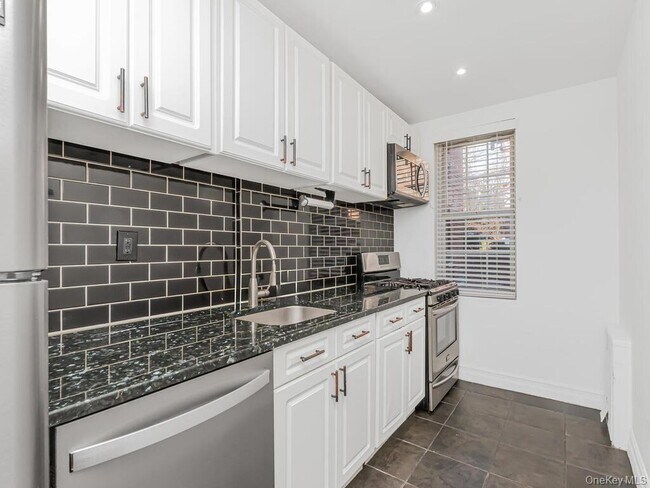 Building Photo - 800 Bronx River Rd