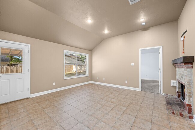 Building Photo - 12130 La Salle Oaks