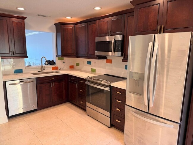 Building Photo - 797 S Riverside Dr