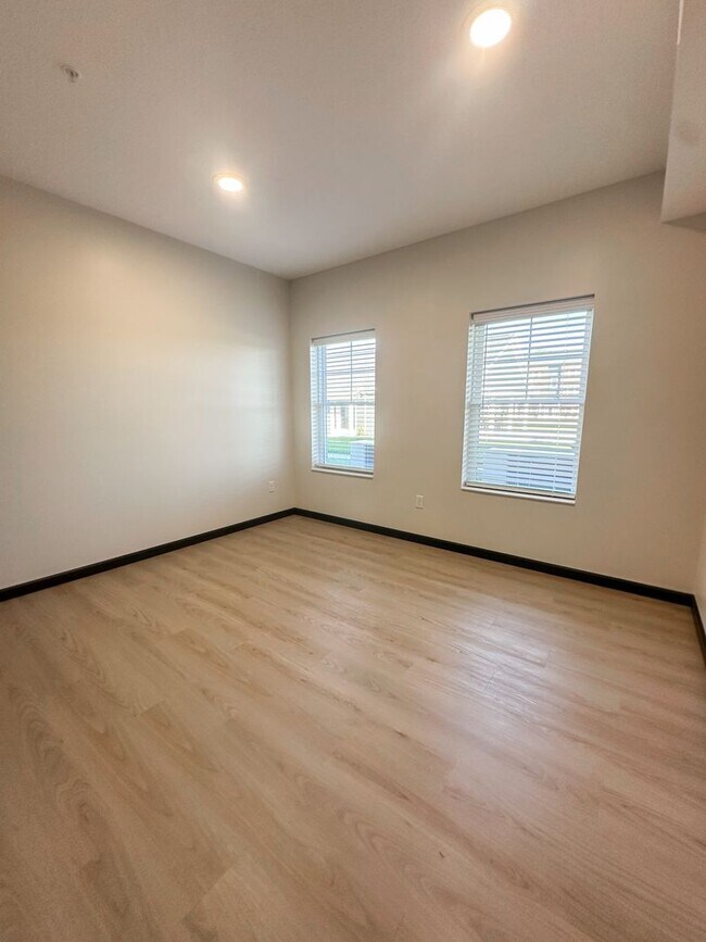 Building Photo - New! Beautiful 1 Bed, 1 Bath Apartment in ...