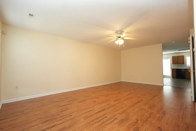 Building Photo - Charming 2-bedroom, 2.5-bath home