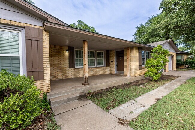 Building Photo - Large 3 bedroom in Tech Terrace