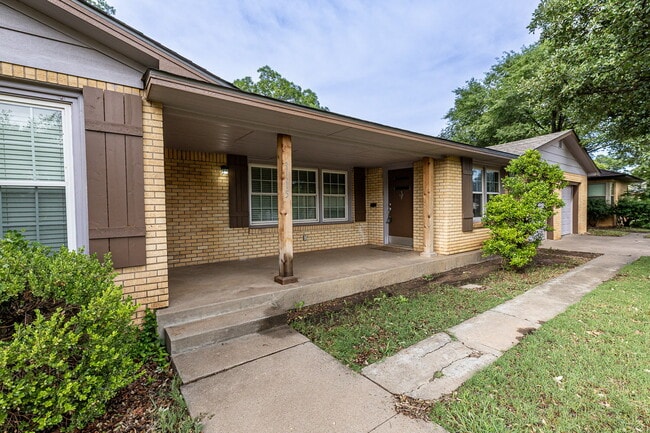 Building Photo - Large 4 bedroom in Tech Terrace