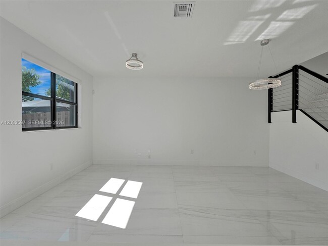 Building Photo - 10500 NW 78th Terrace