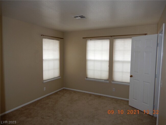 Building Photo - 7840 Millhopper Ave