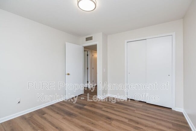 Building Photo - 429 Chestnut Street