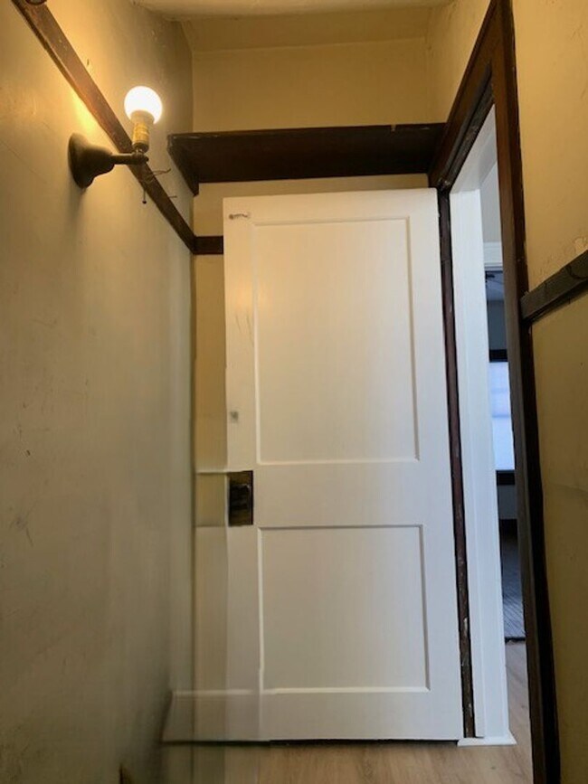 Building Photo - Spacious 5-Bedroom, 2-Bath Home with Class...