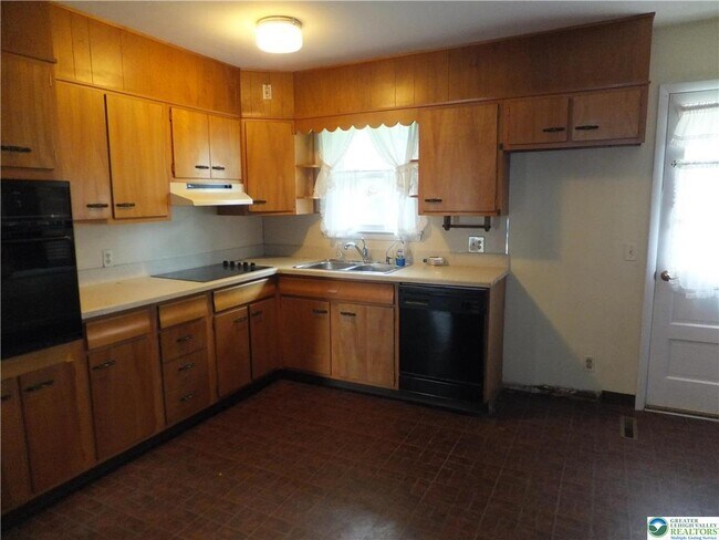 Building Photo - 3021 Rosewood Ct