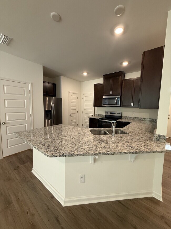 Building Photo - 3 bed 2 and half bath home in Mebane