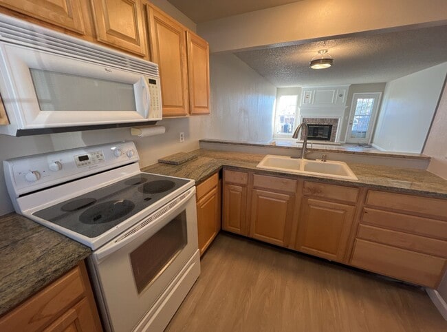 Building Photo - 3 Bedroom 2 Bathroom Home in Roxborough