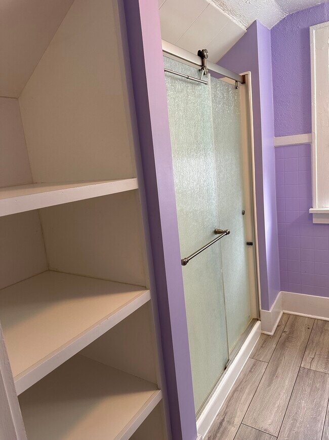 bathroom - 24 Corinne St SW