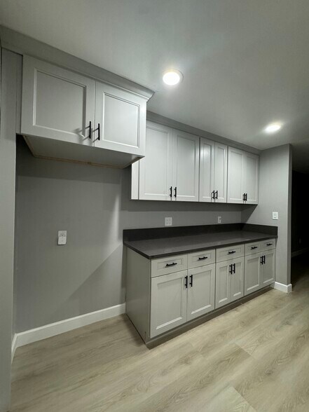 Building Photo - 6476 Orizaba Ave