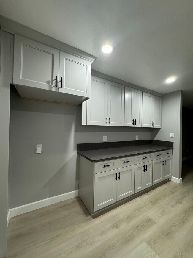 Building Photo - 6476 Orizaba Ave