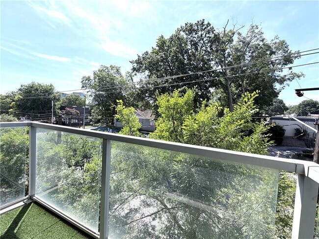 Building Photo - 620 Glen Iris Dr NE