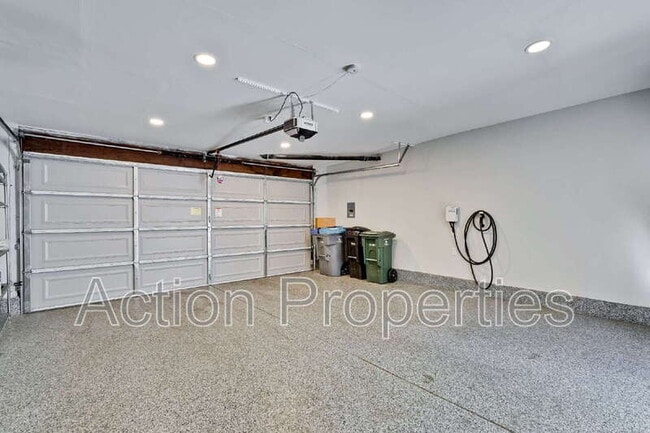 Building Photo - 209 Ortega Ave