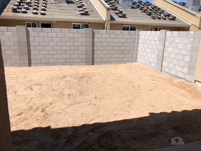 Building Photo - 3 bedroom Townhome in Desert Sky!